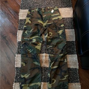 Rothco mens Camo pants. Size 31-35 waist